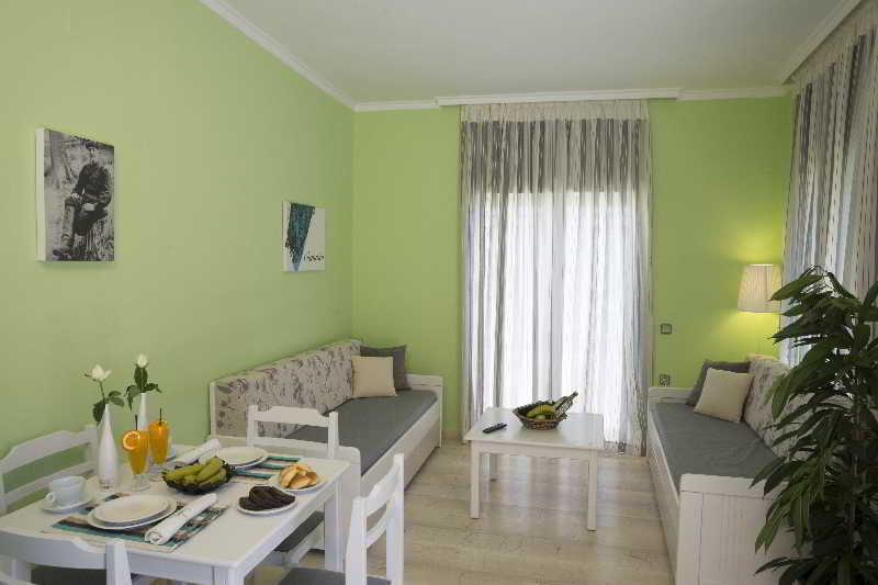 Elia Stalos Apartments Agia Marina Exteriér fotografie